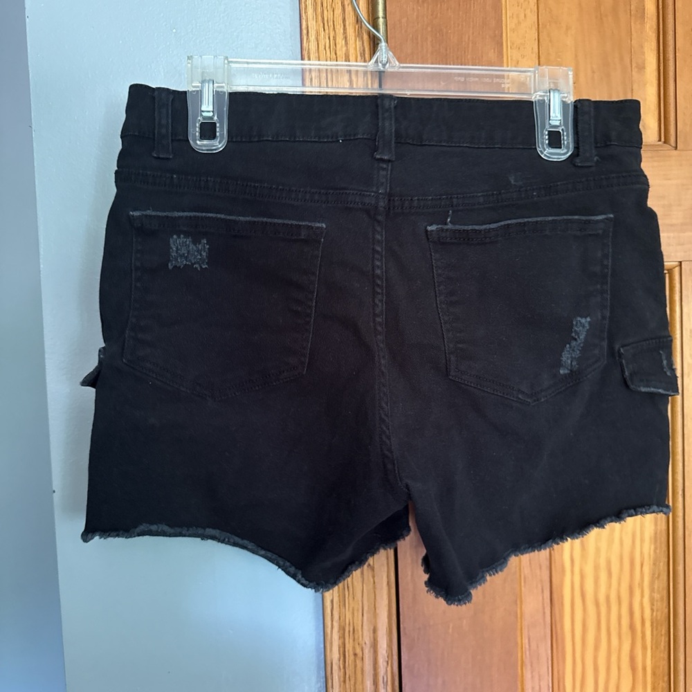 Shorts - Picture 2 of 3